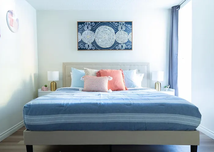 King Bed + Studio! Free Parking, Patio, Wfh Space!